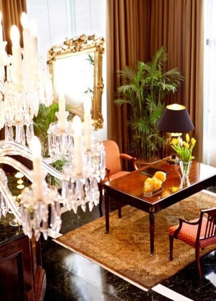 Royal Park Hotel